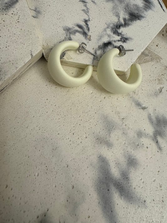 White circle